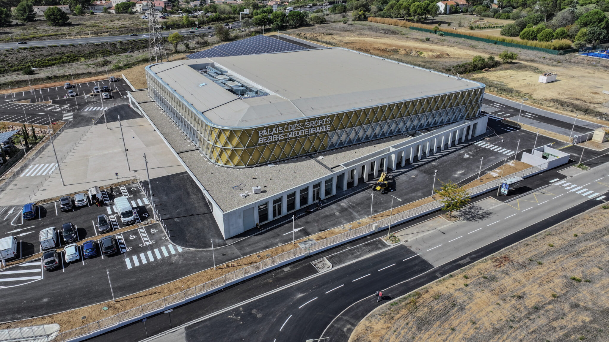 Vue aérienne avec drone du palais des sports de Béziers dans l'Hérault (34)