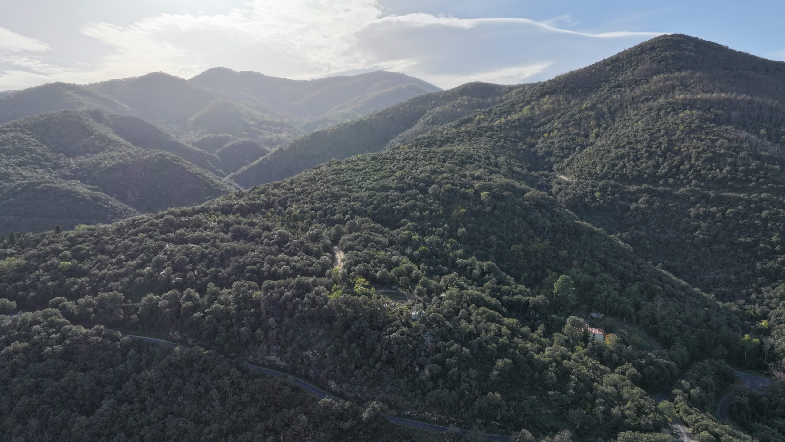 Vue aérienne avec drone de la ville de Céret dans les Pyrénées-Orientales (66)